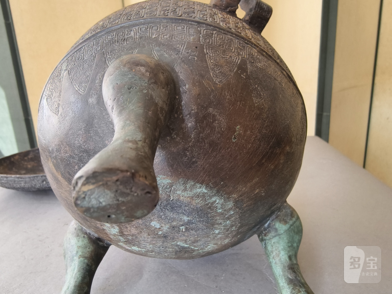 Three-legged bronze food vessel "ding" type - 图13